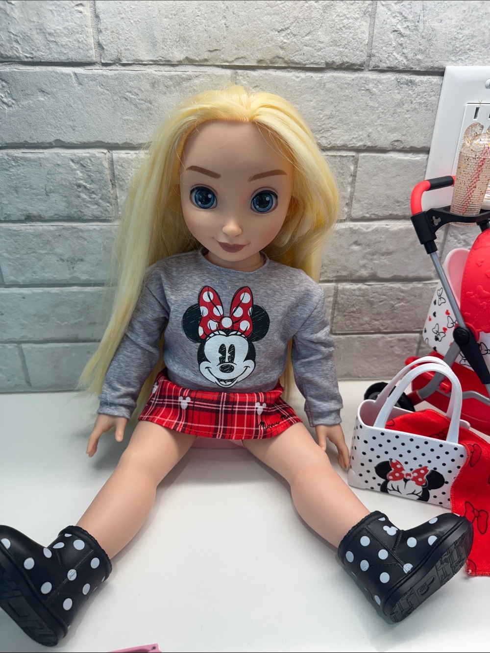Disney ILY 18 inch Doll Bundle - Picture 2 of 9